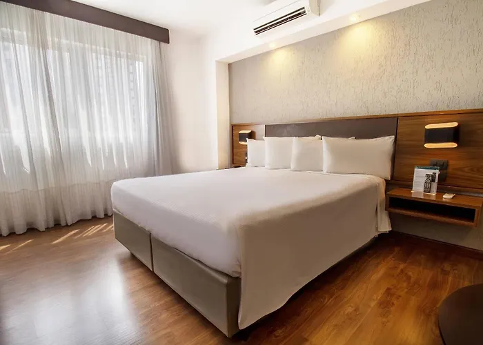 Hotel Deville Curitiba